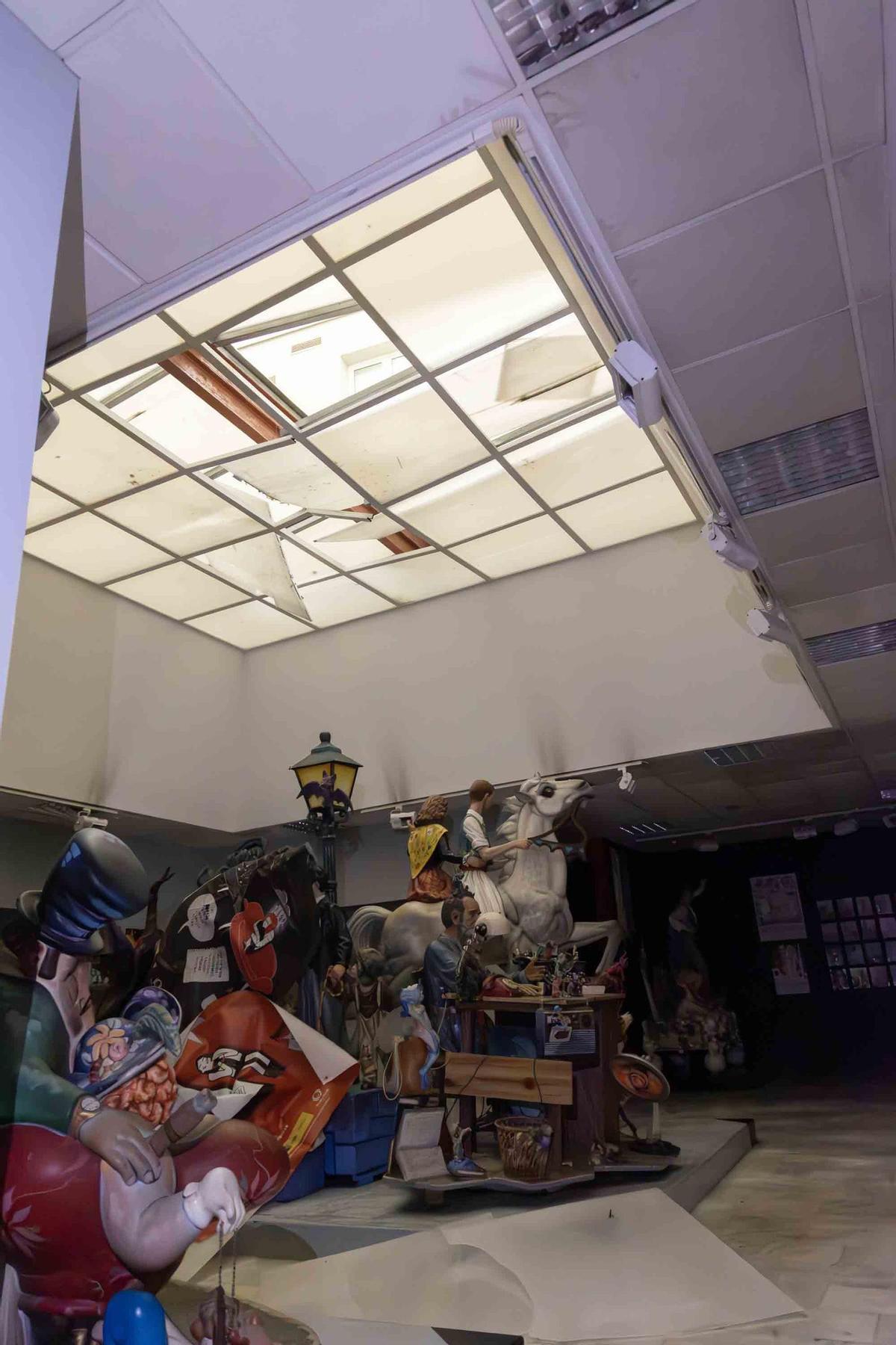 El temporal daña el techo del Museo de Hogueras y afecta a piezas históricas