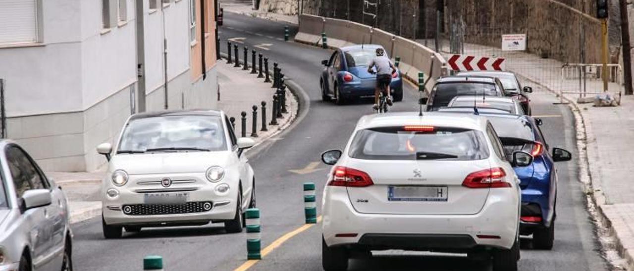 Imagen tomada ayer de la zona de la Beniata, con un único carril en su parte inferior pese a que han concluido las obras.