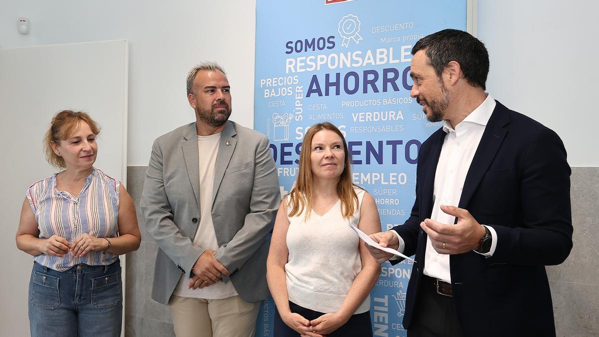Mercedes Navarro Platero, Lucas Jódar Martínez, Eva Pérez López y Richard Navarro.