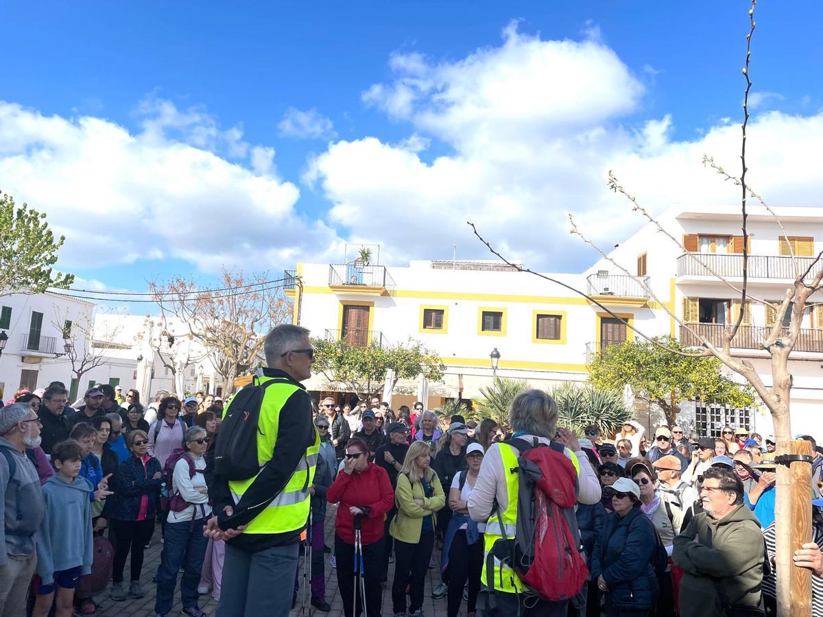 La jornada para reivindicar los caminos públicos de Ibiza y vías agropecuarias en imágenes La jornada para reivindicar los caminos públicos de Ibiza y vías agropecuarias en imágenes