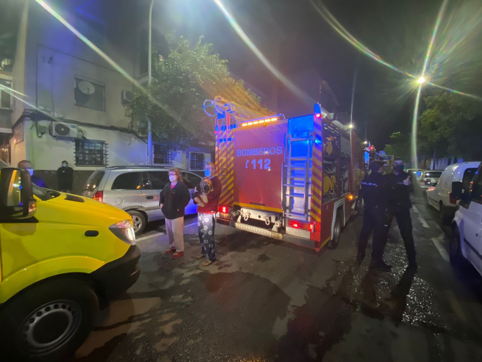 Once heridos en el incendio de una vivienda en la Zona Norte de Alicante