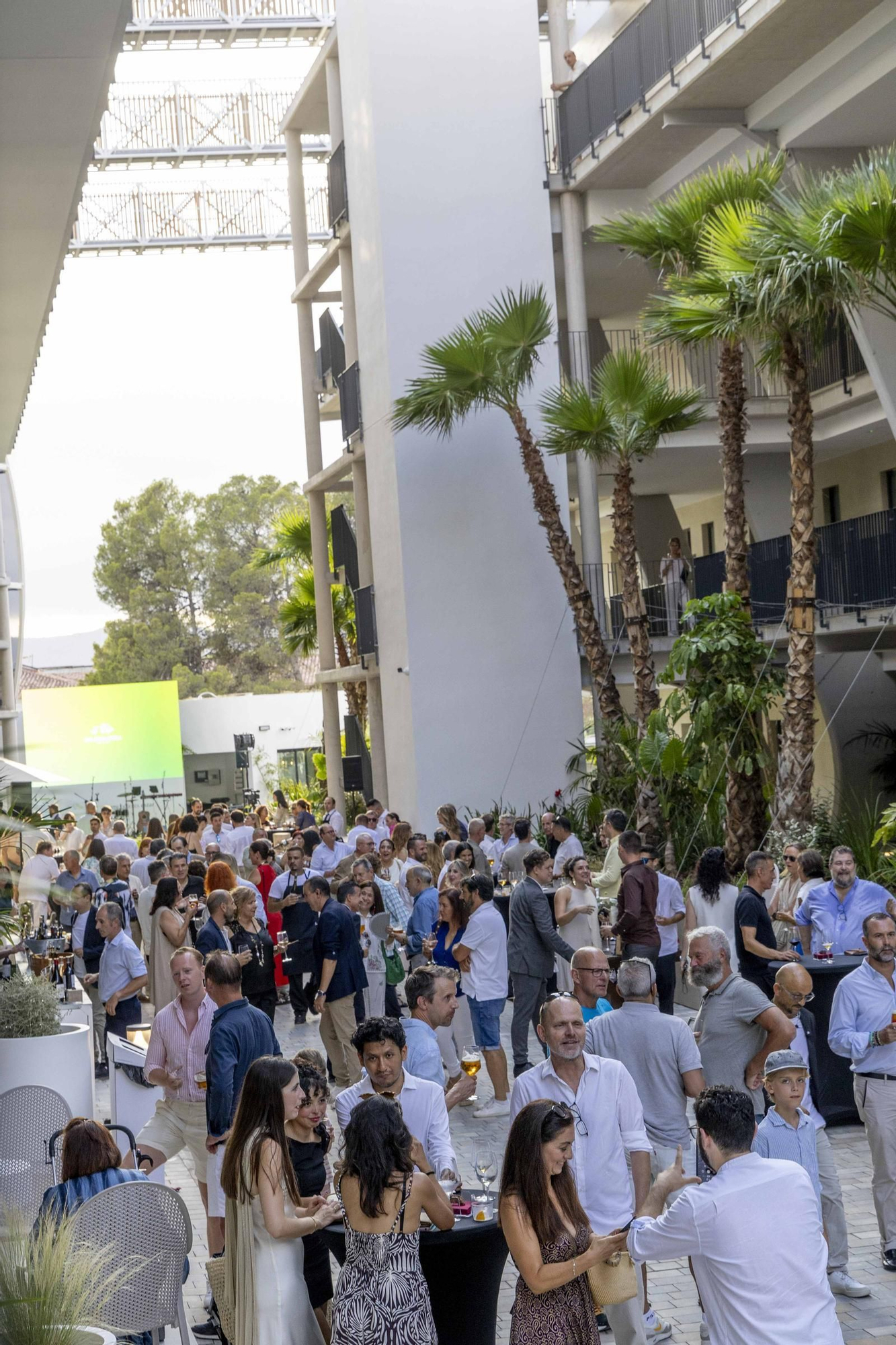 Espectacular inauguración de Delfin Natura en El Albir