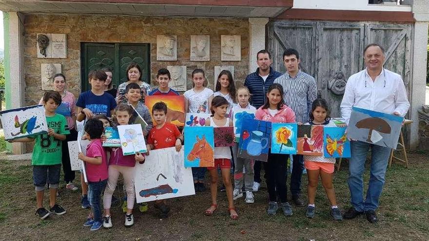 A Solaina de Piloño clausura su curso de pintura y recibe visita de Pontecesures