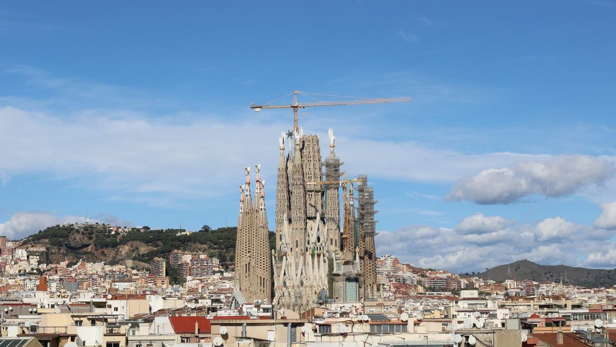 La Sagrada Familia con las torres de los evangelistas finalizadas