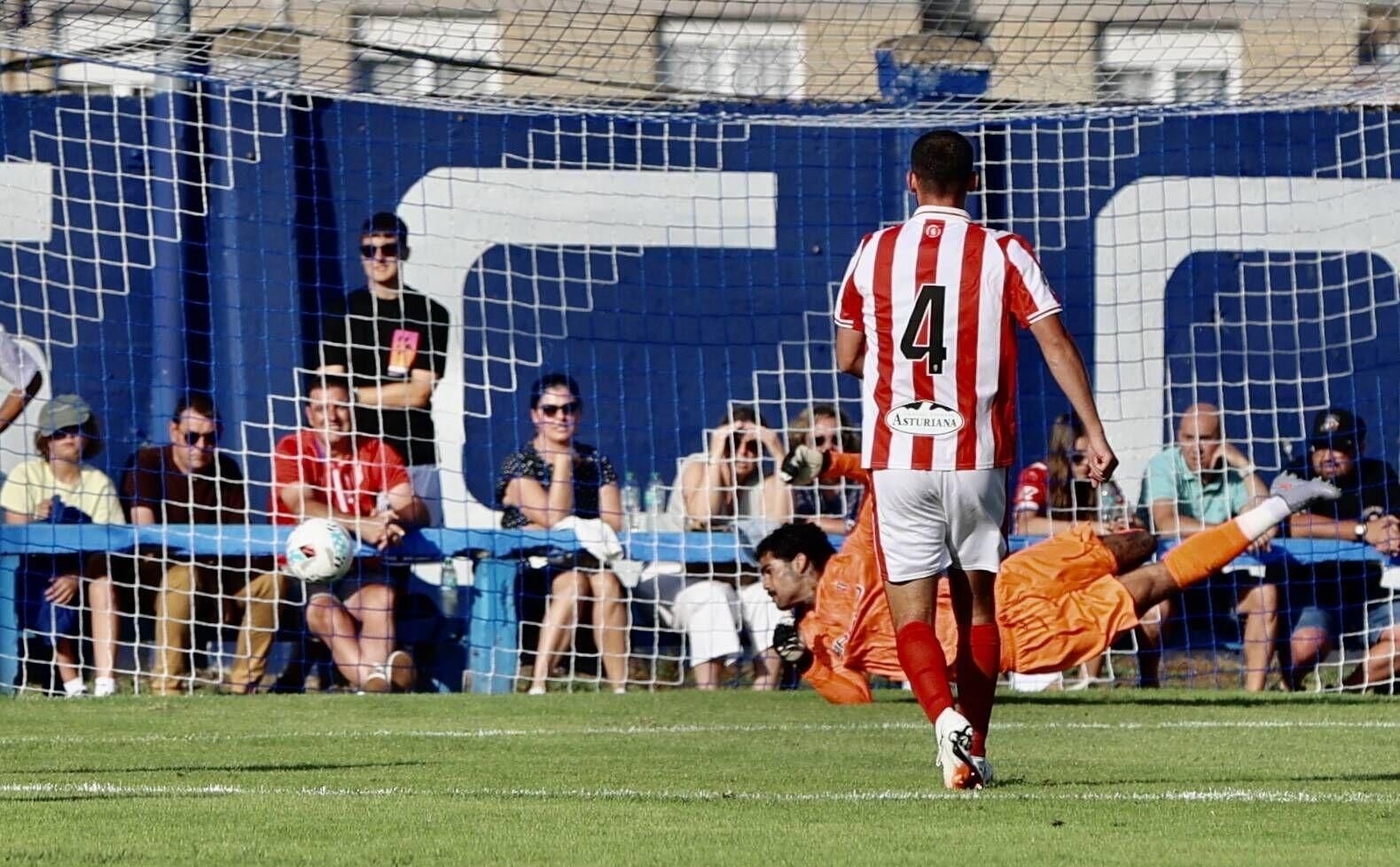 EN IMÁGENES: Amistoso de pretemporada en Grado entre Sporting y Racing de Santander