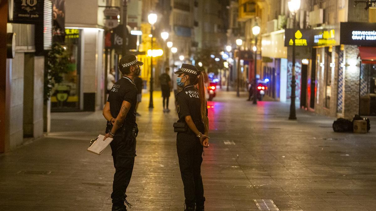 Agentes de la Policía Local en Alicante