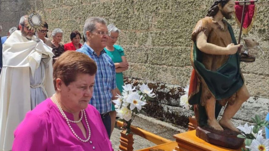 Vecinos participan en una edición anterior de la procesión que se celebra con motivo de las fiestas. | CHANY SEBASTIÁN