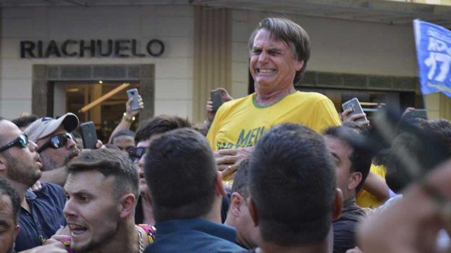 Jair Bolsonaro sigue hospitalizado y el atentado aumentó la tensión electoral en Brasil