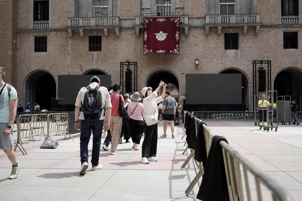 Preparatius a Montserrat per a la visita del Papa Lleó XIV