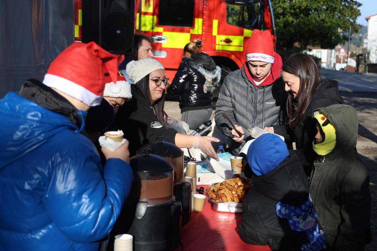 Chocolatada y regalos en la Navidad más solidaria de Santiago