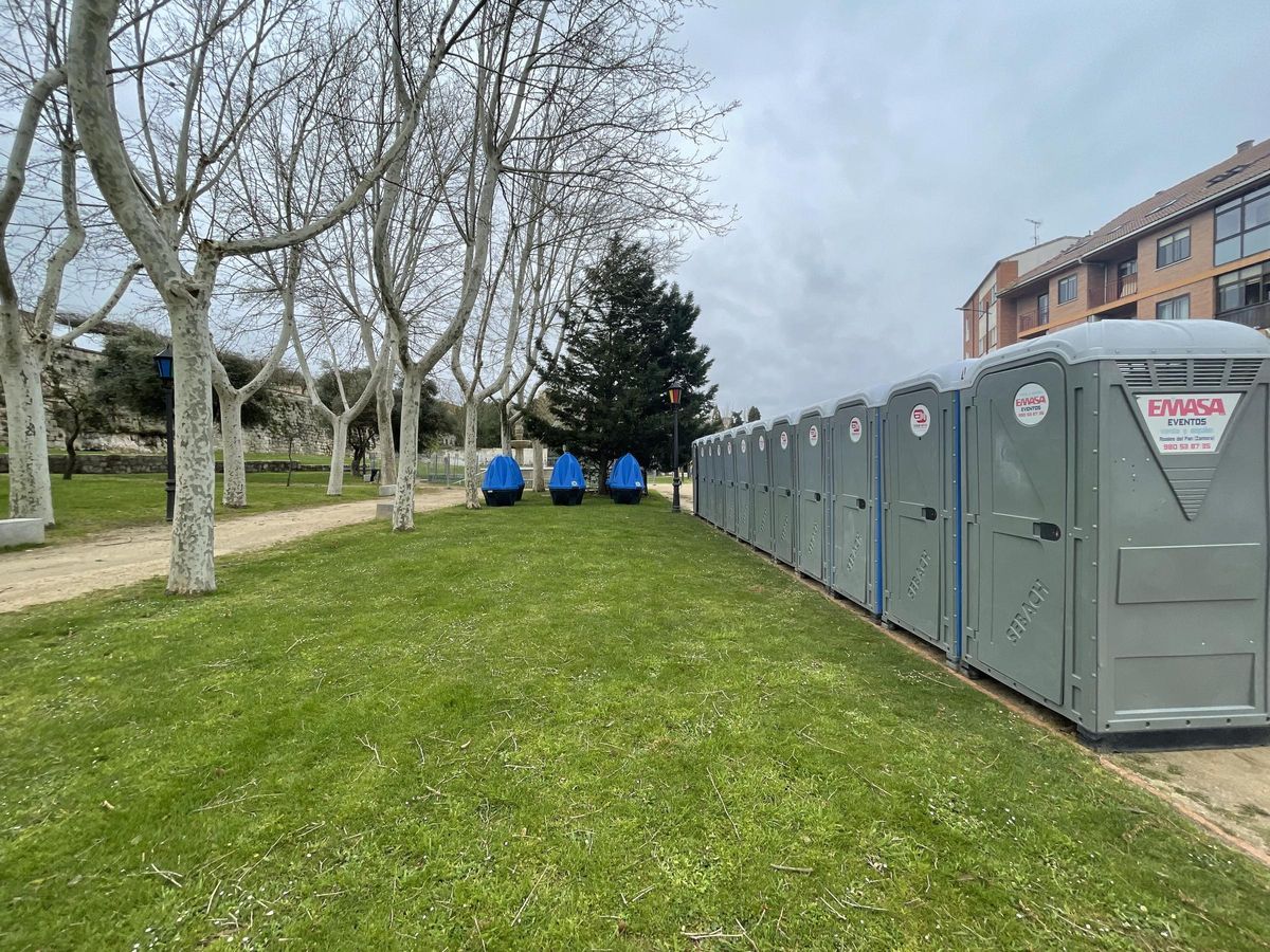 Urinarios en el parque de San Martín.