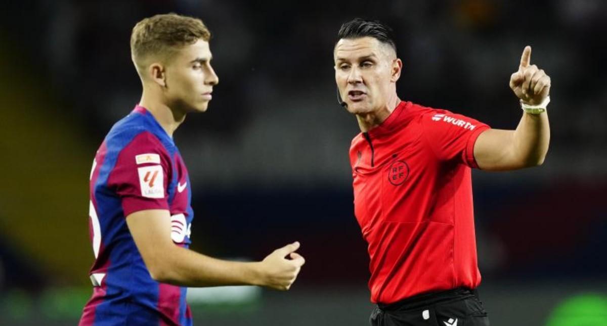 Ortiz Arias y Fermín en el FC Barcelona - Sevilla