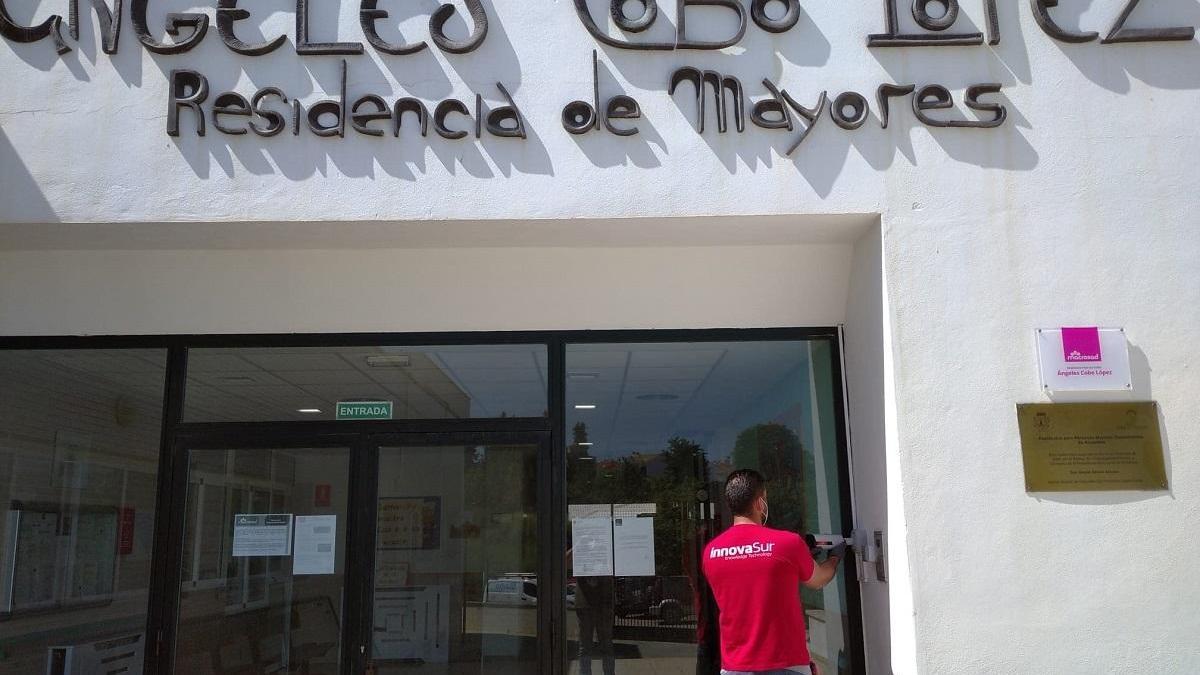 Las residencias de mayores han sido uno de los lugares más castigados por la pandemia.