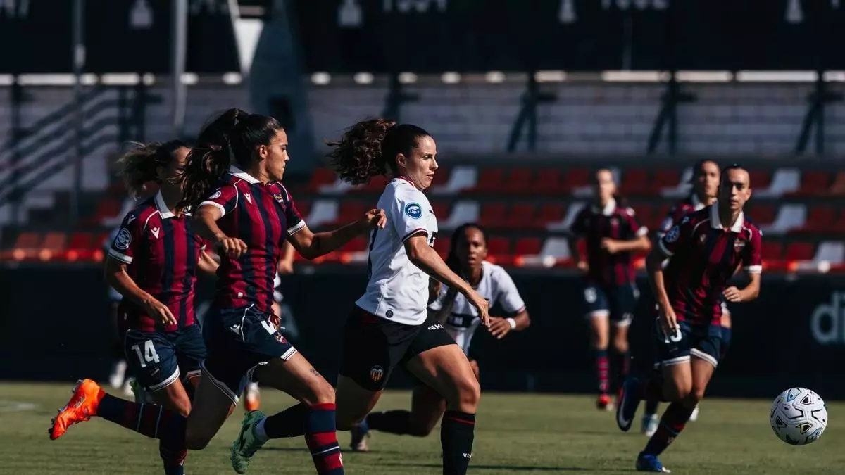 El Valencia CF se lleva el derbi de pretemporada ante el Levante UD