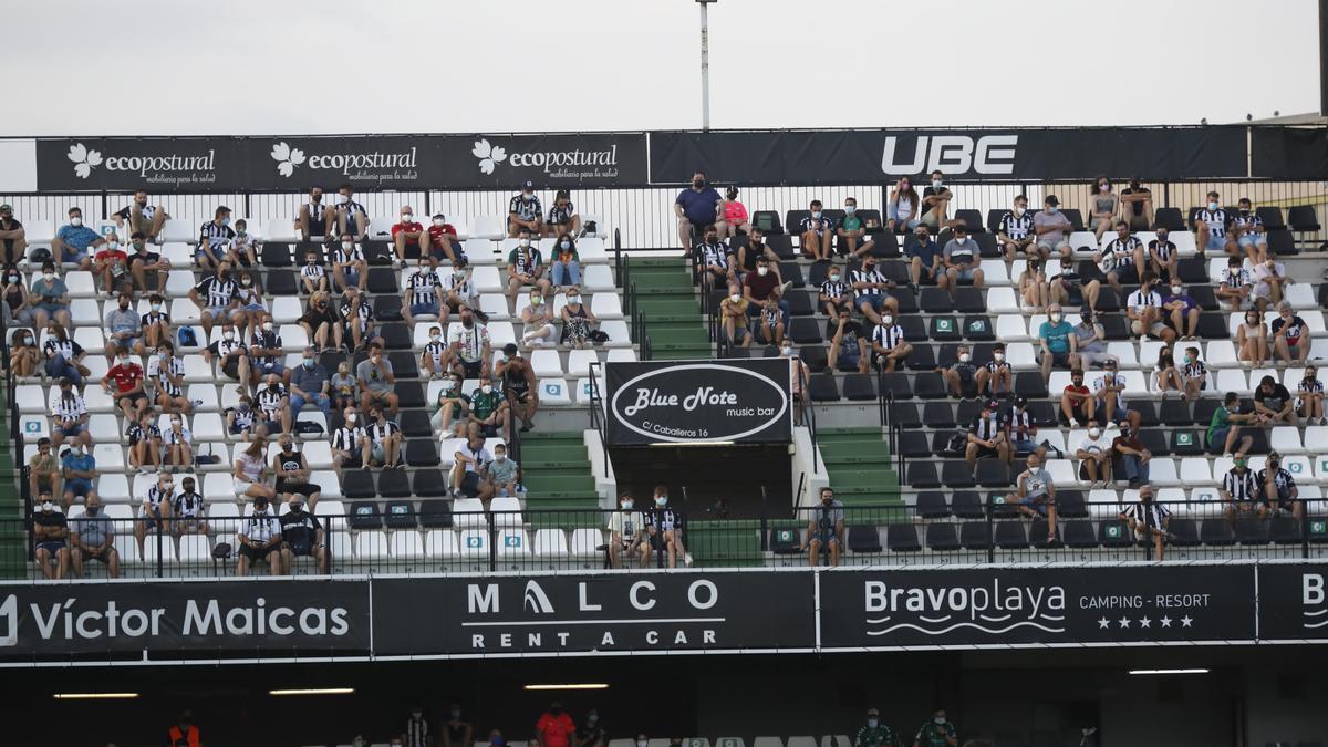 Imagen de un sector de la grada de Castalia, en el Castellón-Sevilla Atlético, limitado a los 3.500 espectadores.