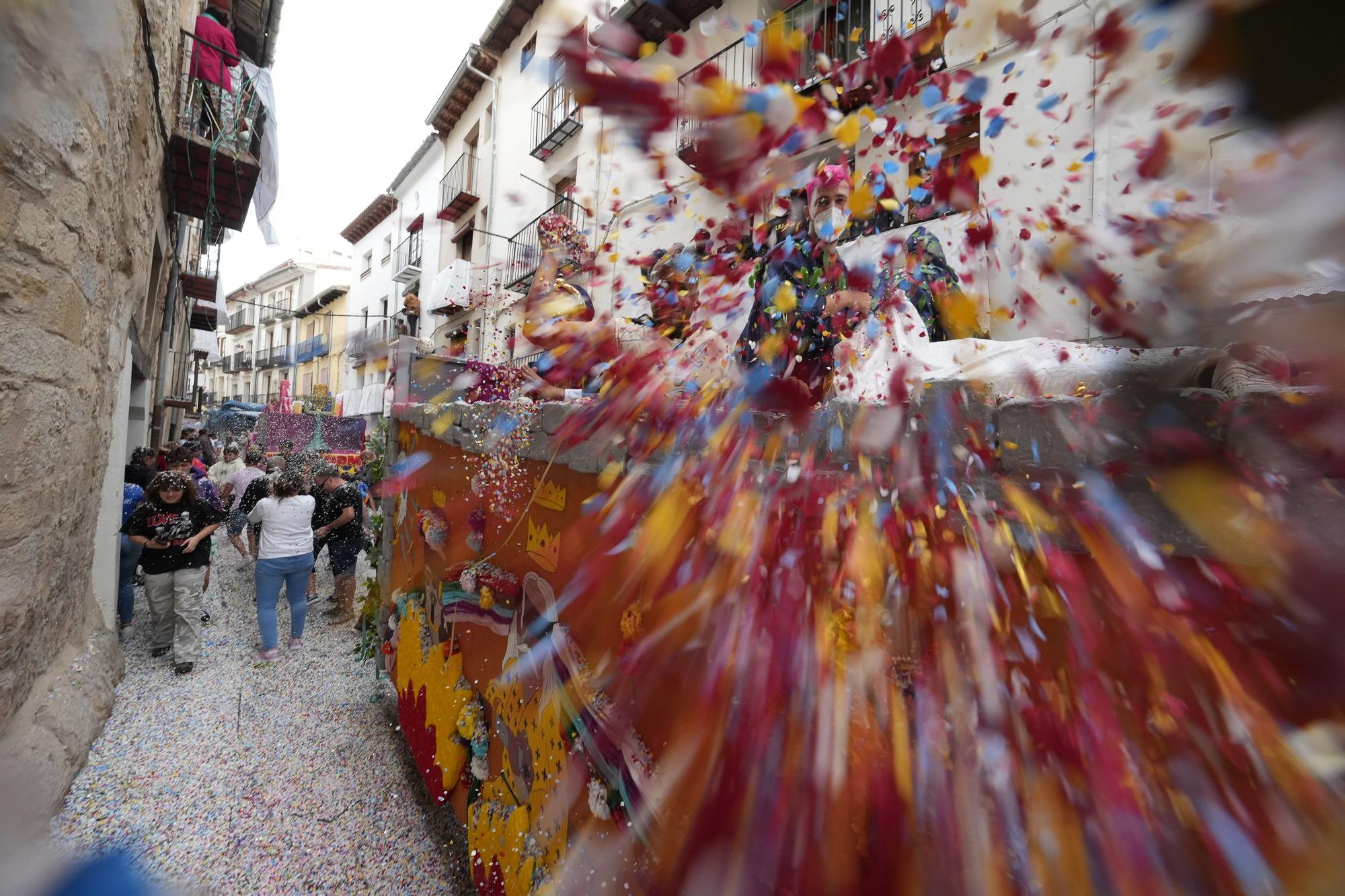 Búscate en el desfile de carrozas y disfraces de l'Anunci de Morella