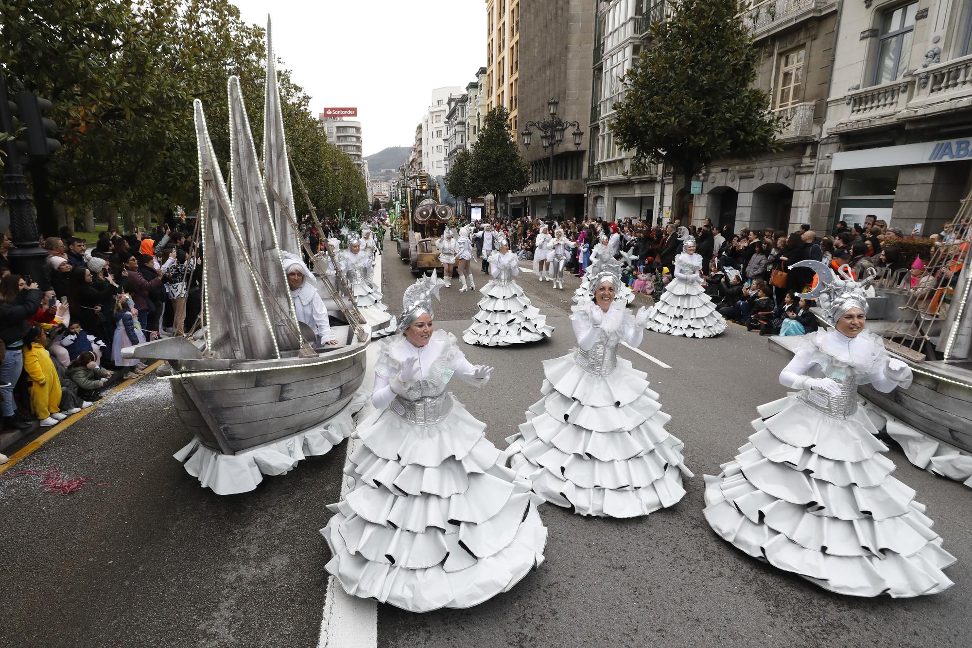 El descubrimiento de Gaitaxia en el desfile de Oviedo.