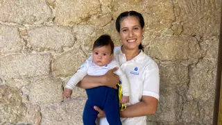 La fuerza de la asturianía: la bebé Catalina regresa un siglo después desde Argentina a la tierra de sus antepasados