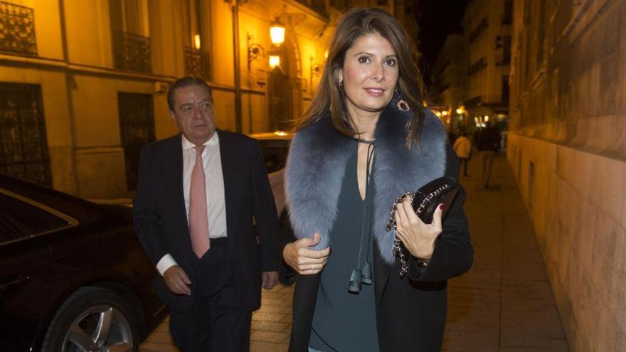 Esther Pastor entra junto a Vicente Boluda a la gala previa a la entrega de los premios Jaime I.