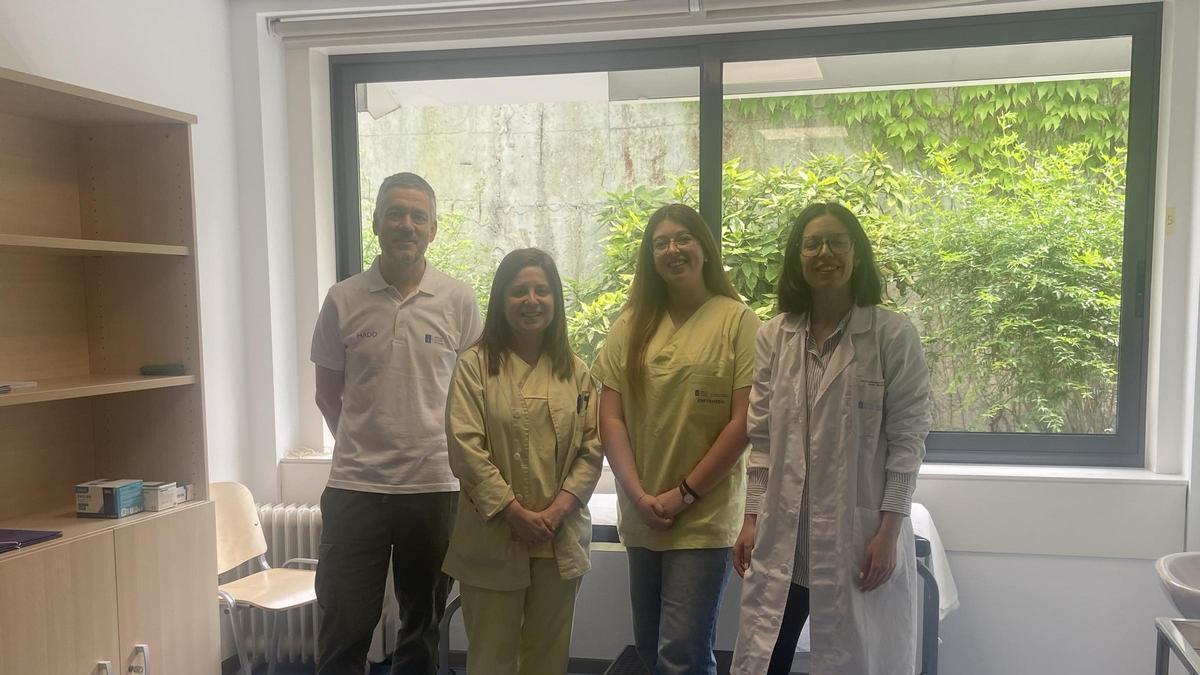 Ignacio Novo, Sara Eiras Lueiro, Lara Anton Piñeiro y Carmen Beceiro Abad en las consultas externas de Paliativos.