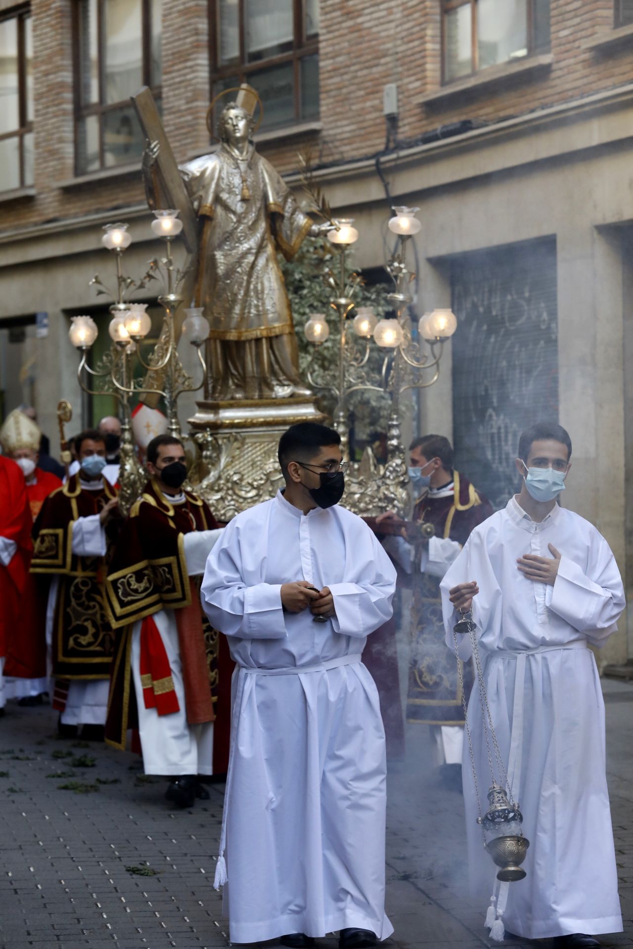 Procesión de San Vicente Mátir, corta y con poca afluencia por las obras en la plaza de la Reina