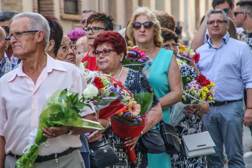 Los rojaleros demostraron ayer la devoción que sienten por su patrón durante la ofrenda de flores.