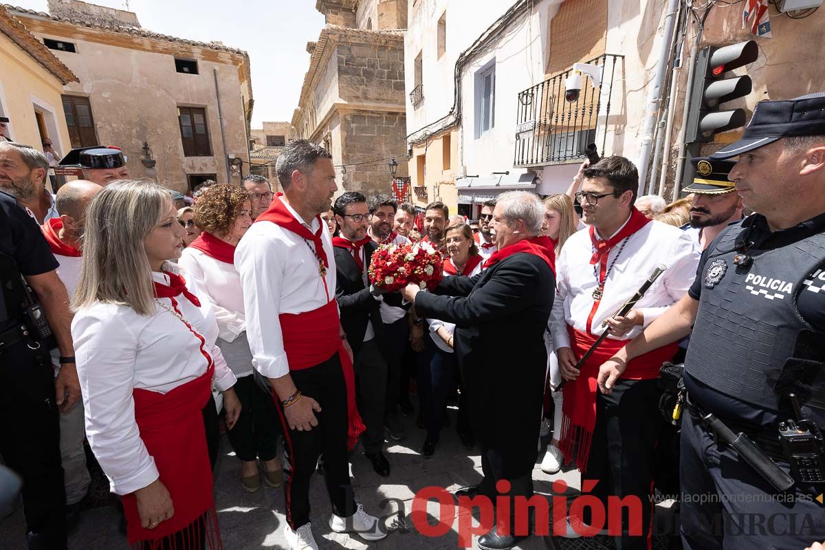 Bandeja de flores y ritual de la bendición del vino en las Fiestas de Caravaca