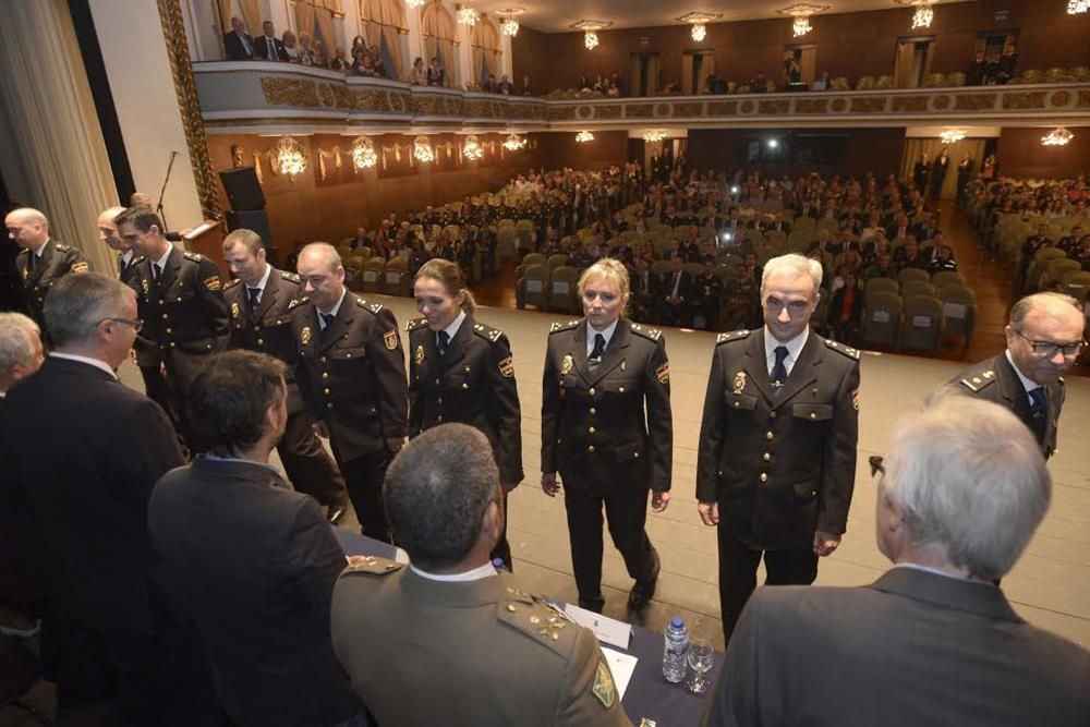 El acto institucional, en el Teatro Colón, ha sido presidido por el Delegado del Gobierno en Galicia.