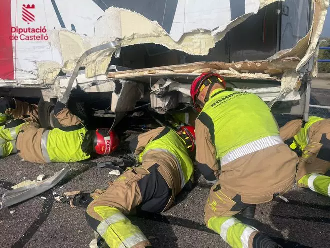 Un accidente múltiple con 40 coches implicados y un atrapado corta la AP-7