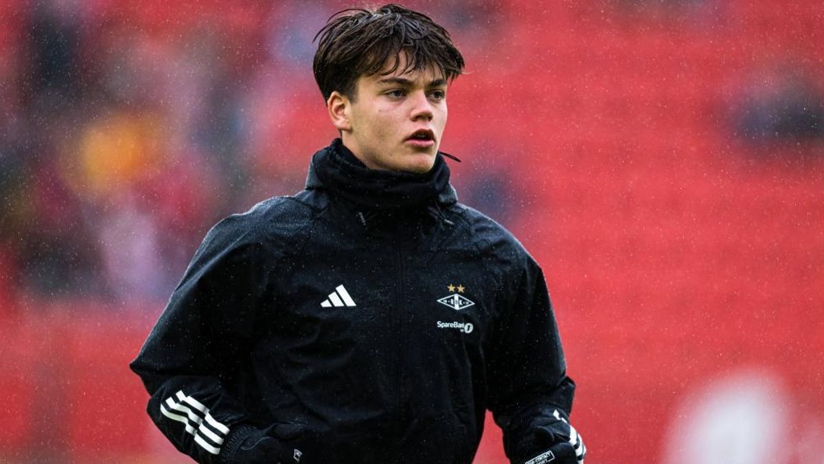 Sverre Nypan calentando en un partido con el Rosenborg