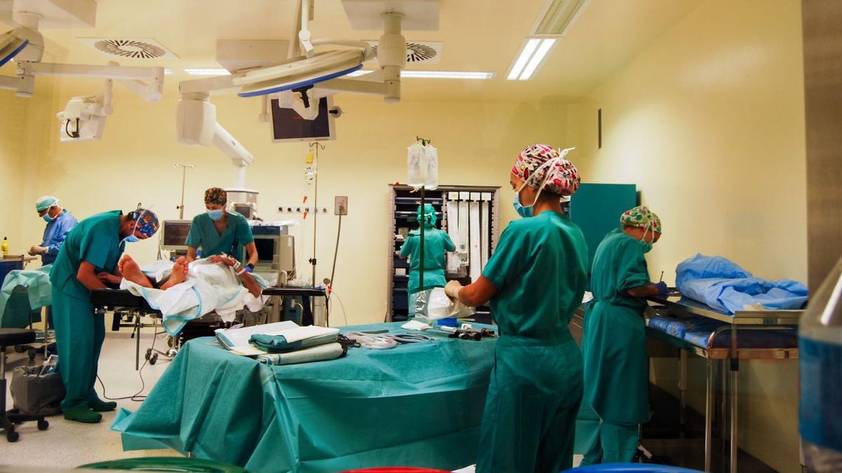 Imagen de archivo del interior de uno de los quirófanos del Hospital Can Misses. | M. TORRES