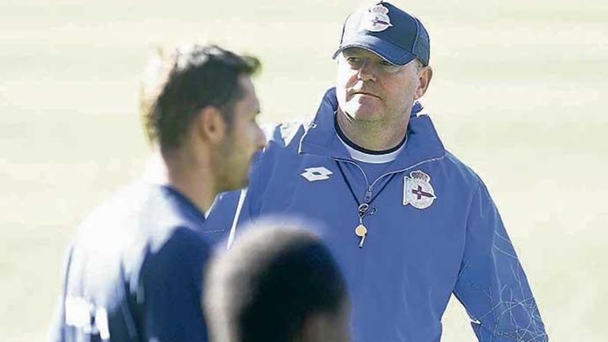 Pepe Mel, durante el entrenamiento de ayer en el estadio de Riazor.