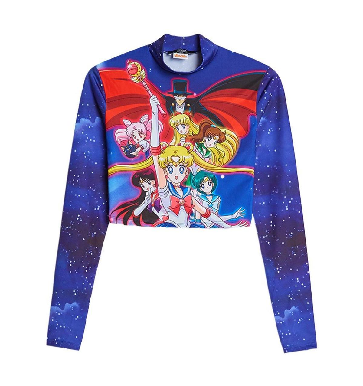 Camiseta cropped de manga larga con estampado de Sailor Moon x Bershka. (Precio: 17,99 euros)