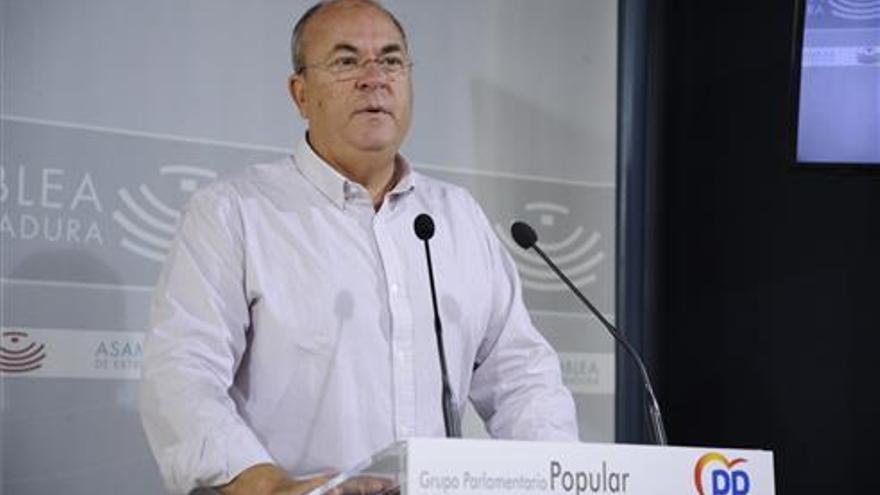 Monago destaca el aumento de votos al PP, con un diputado más por Badajoz