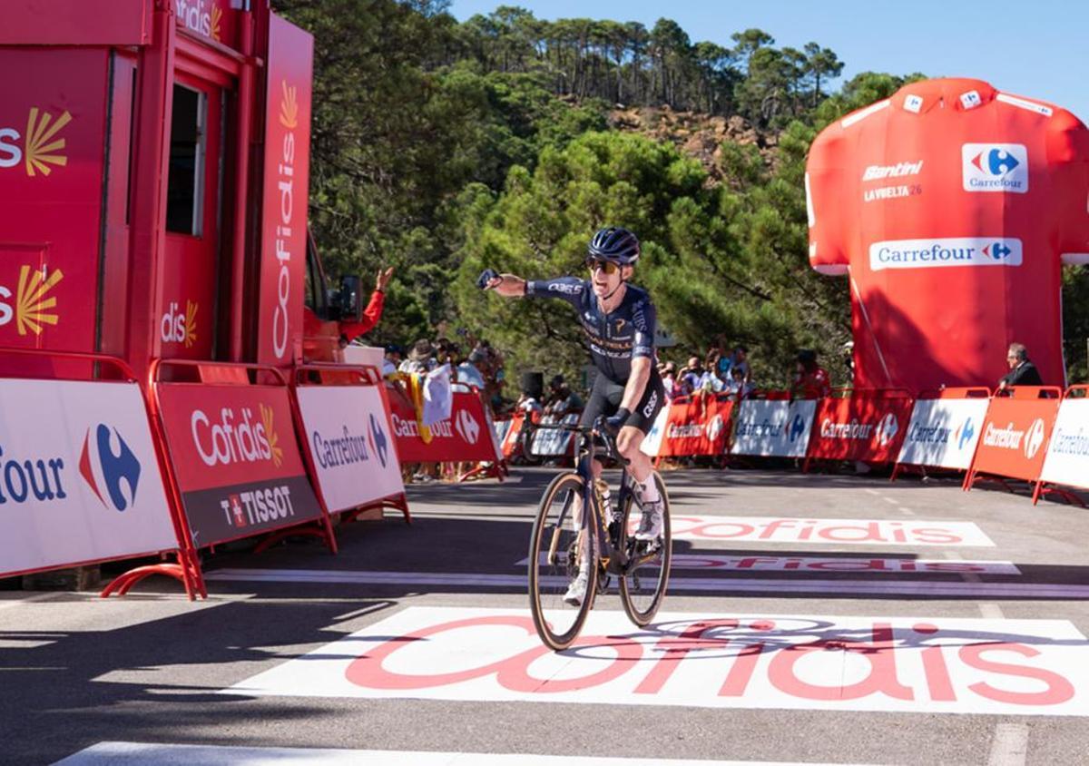 Eddie Dunbar gana la 19ª etapa de la Vuelta.