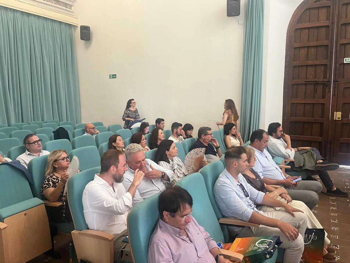 Participantes en el encuentro comercial en Palma del Río.
