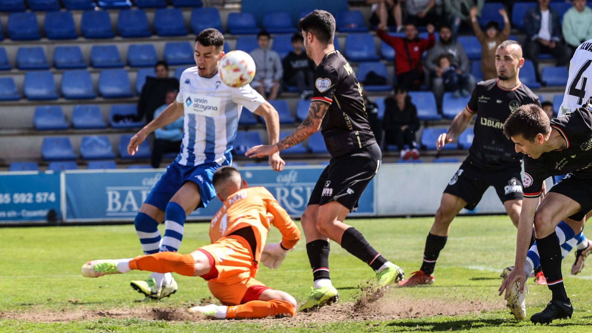 El Alcoyano se aleja del peligro (2-0)