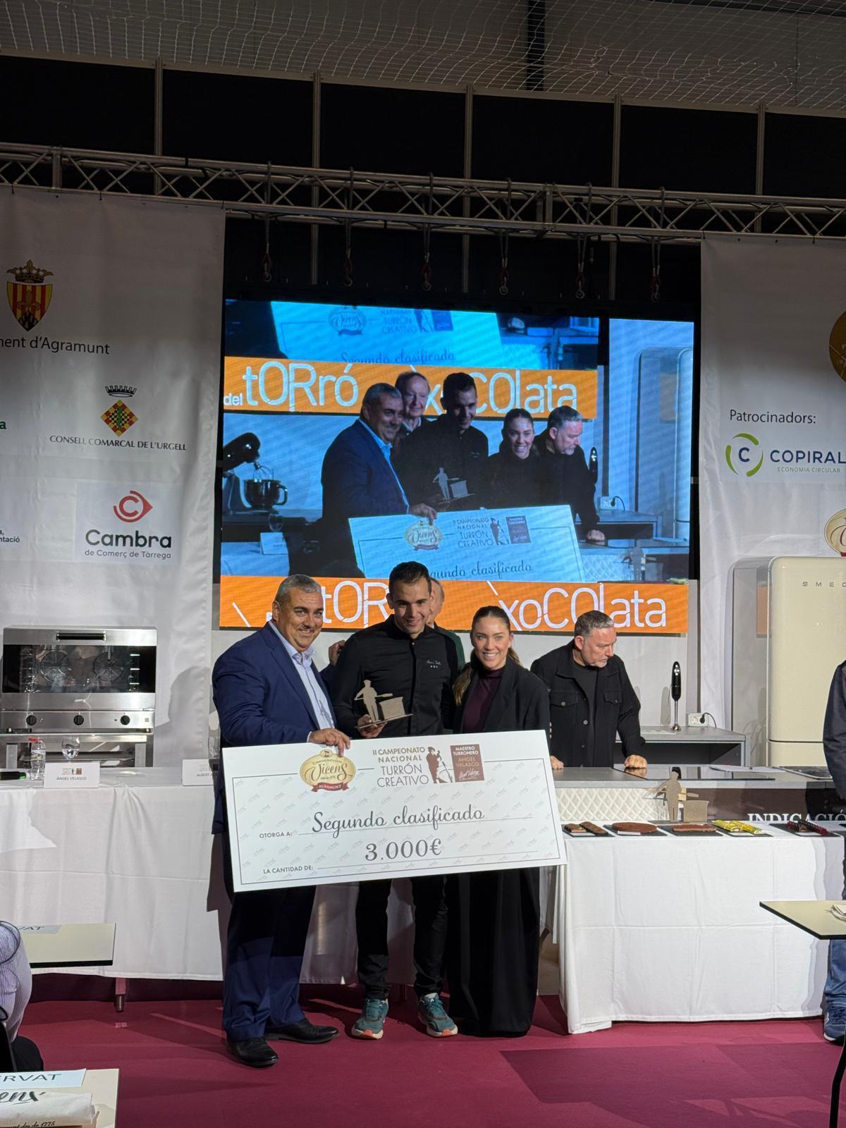 Arnau Triola, recollint el premi.