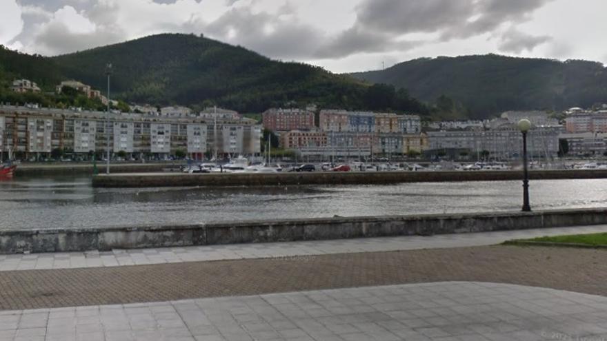 Muere al caer con su coche al mar en Viveiro