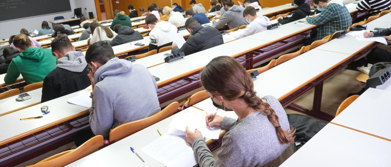 Examen presencial en la UA este martes.