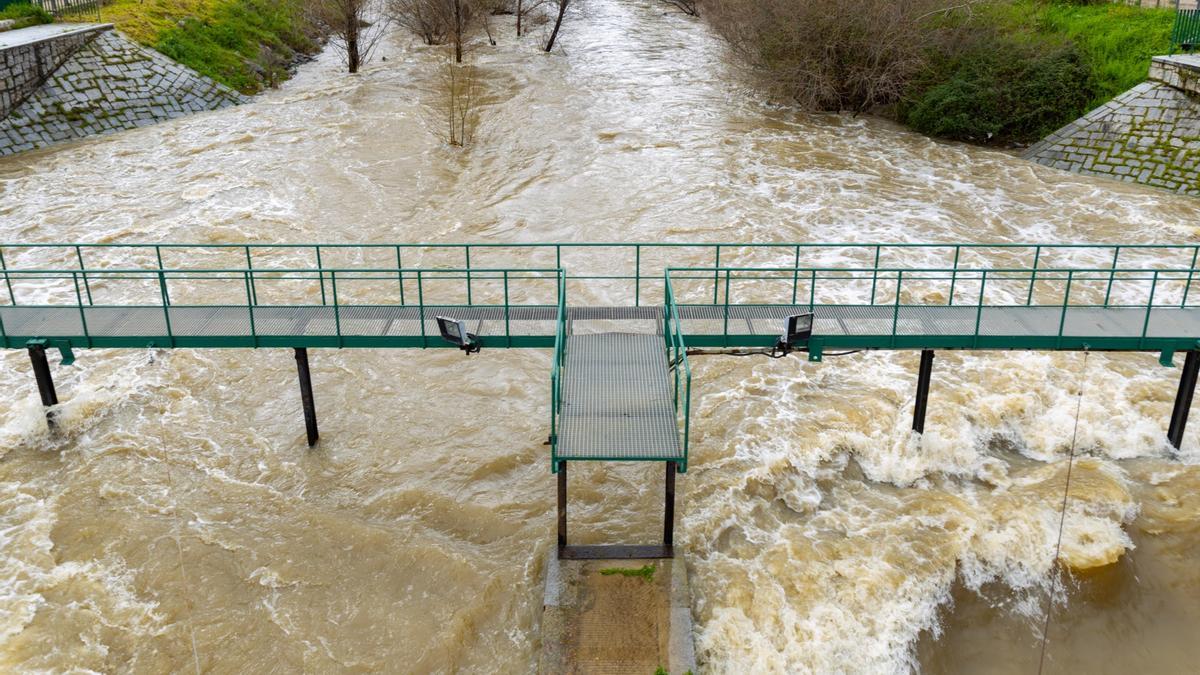 Precaución en Madrid ante la crecida del río Manzanares por el ritmo de desembalse