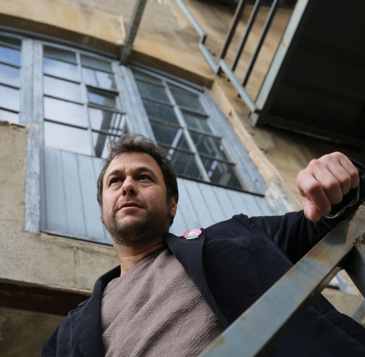 "Hi ha un silenci molt bèstia entre la gent que queda viva entorn d’un suïcidi" "Hi ha un silenci molt bèstia entre la gent que queda viva entorn d’un suïcidi"