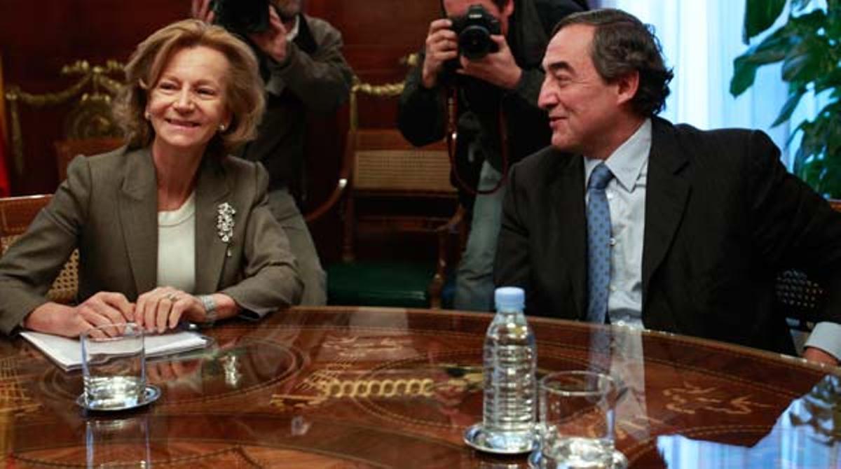 La vicepresidenta segona del Govern i ministra d’Economia i Hisenda, Elena Salgado, s’ha reunit aquest matí amb el recentment elegit president de la CEOE, Joan Rosell.
