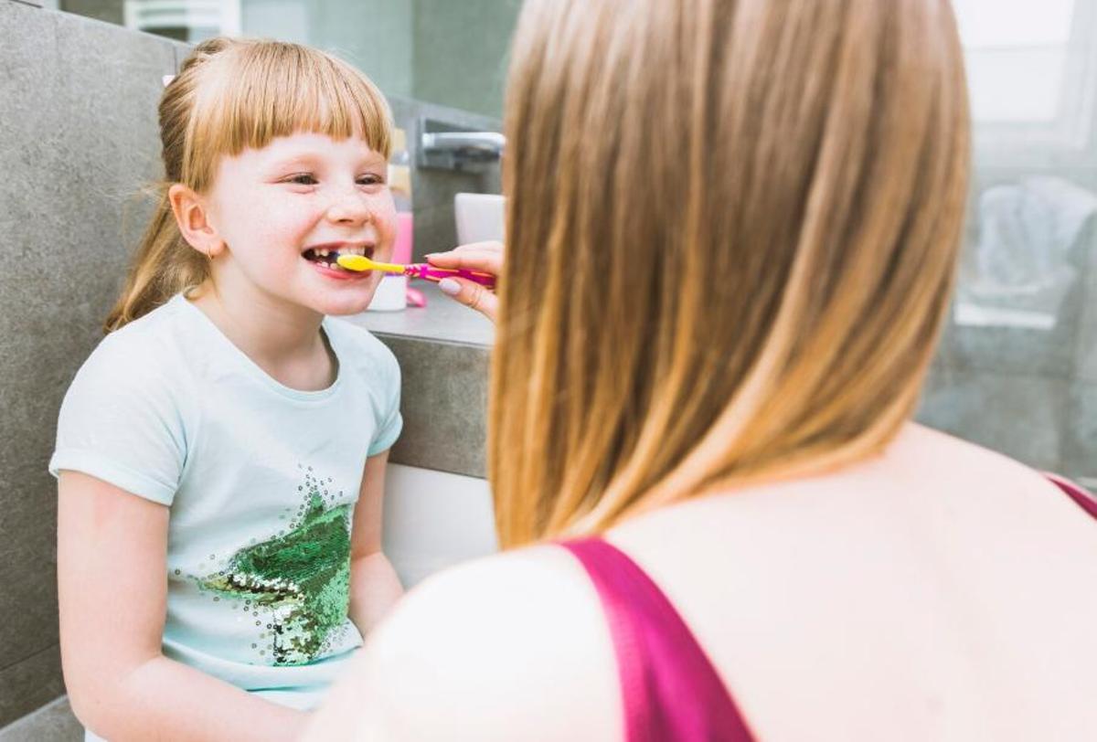 Vols que ells sols es rentin les dents?