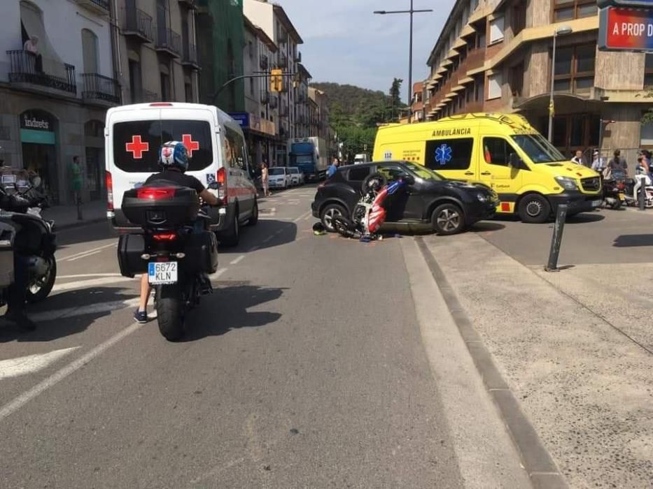 Accident de trànsit amb un motorista ferit a Olot