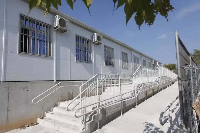 L'alumnat de l'institut Pla de l'Estany ja fa classes al barracó