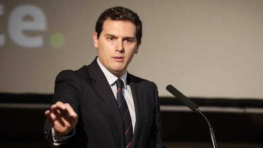 Albert Rivera en un desayuno informativo en Granada.