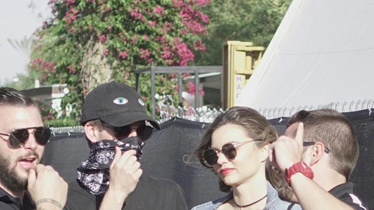 Miranda Kerr y su novio Evan Spiegel, en el primer fin de semana del Festival de Coachella 2016.