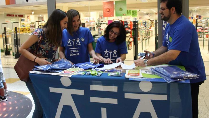 La mesa informativa estuvo en el centro de Alzamora