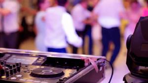 La SGAE acecha en Facebook e Instagram a bares y restaurantes que ponen música.